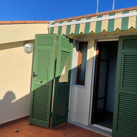 Confortevole Camera Matrimoniale A 500 Mt Dal Mare Marina Di Carrara Exterior foto